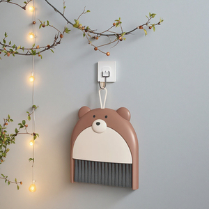 ชุดไม้กวาดและที่ตักผงไม้และที่ตักผงสำหรับใช้ในบ้านไม้กวาดหมีตัวเล็กและที่ตักผงสำหรับในบ้านไม้กวาดหมีตัวเล็กและที่ตักผง - Product Image 1