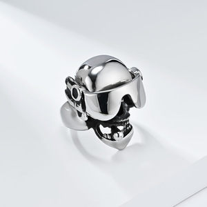 Lunettes rétro punk, bague tête de mort avec cigare oscillant, bijoux heavy metal pour hommes. - Product Image 3