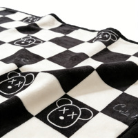 Couverture en Raschel ultra douce et épaisse, motif à carreaux noir et blanc avec un adorable ours, couverture de lit en polyester tricotée pour un confort douillet
