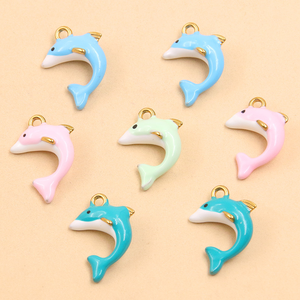 จี้โลมาเคลือบเงา |   จี้เคลือบทอง 18K PVD บนสแตนเลสสตีลลายสัตว์ทะเลเคลือบสีพาสเทลสำหรับทำเครื่องประดับ DIY - Product Image 6