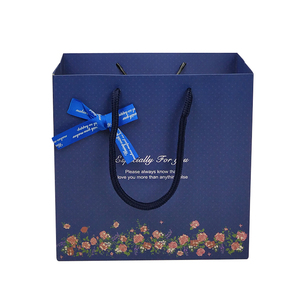 Sacs en papier d'anniversaire colorés à succès, logo personnalisé avec impression pailletée pour les célébrations d'enfants et l'emballage de friandises - Product Image 1