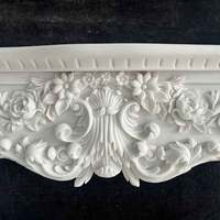 Marbre blanc personnalisé avec motifs floraux exquis pour la cheminée, idéal pour la décoration des salons de villas et d'hôtels.