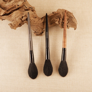 Pinceau à blush en laine Chichoco, manche long de 47 cm, en bois, poils naturels, outil de maquillage pour le blush - Product Image 2