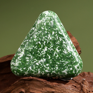 Savon Solide Triangulaire Sept Verts Bio Naturel Herbal Nourrissant Fait Main pour Peaux Sensibles Marque Privée Originale - Product Image 3