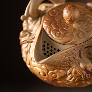 Théière en céramique avec relief de dragon, un théière et deux tasses, ensemble de thé de voyage portable pour la maison et l'extérieur, poterie de Dehua, tradition chinoise - Product Image 4