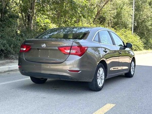 Buick Excelle 15N 2015, berline compacte automatique 6 vitesses, conduite à gauche, couleur foncée, très bien entretenue, véhicule d'<span class=keywords><strong>occasion</strong></span> pour les acheteurs étrangers - Product Image 5