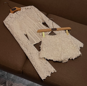 Nouvelle Collection Printemps <span class=keywords><strong>Femme</strong></span> : Ensemble 2 Pièces Brodé <span class=keywords><strong>Dentelle</strong></span> Unie, Haut à Col Rond Manches Longues et <span class=keywords><strong>Short</strong></span> à Lacets Fleuri - Product Image 1