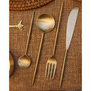 Juego de Cubiertos Listo para la Venta con Acabado Dorado, Diseño de Lujo y Moderno para Decoración de Mesa de Comedor - Product Image 1