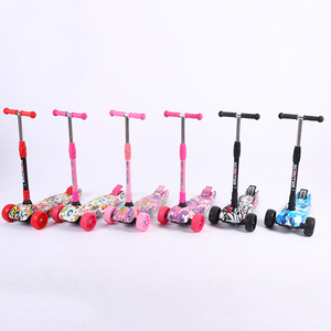 Patinete para niños de 4 ruedas, altura ajustable, plegable, para niños de 3 a 6 años y adolescentes de 7 a 14 años - Product Image 1