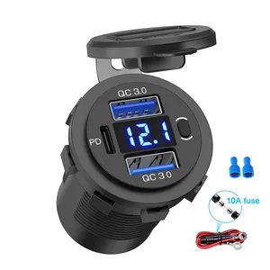 Chargeur USB à trois ports 12V/24V, double prise USB 18W QC 3.0 et 20W PD USB-C pour voiture et moto avec voltmètre et interrupteur d'alimentation - Product Image 1