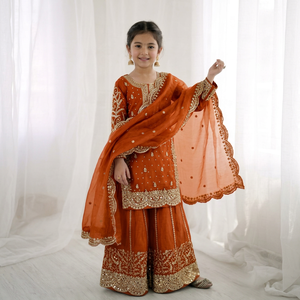 Robe Anarkali Traditionnelle Brodé Orange pour Filles, Style Indien et Pakistanais, Coupe Droite, Longueur Cheville, en Polyester, Idéale pour Mariages - Product Image 1