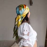 Foulard carré en soie imprimé motif pique-nique à vélo campagne française, style aquarelle vintage, citron et branche d'olivier