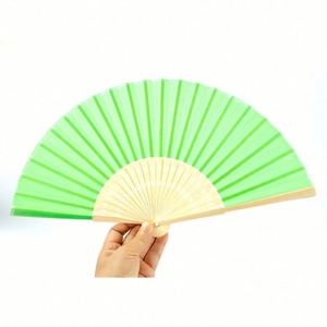 Abanico de Mano Plegable de Bambú Personalizado con Diseño de Arte Folclórico Tallado para Fiestas Empresariales, Festivales o Decoración Romántica con Cubierta Estampada de Flores - Product Image 1