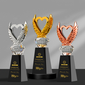 Trofeo di cristallo con cuore e cuore in metallo argento chiaro e argento trasparente personalizzato con finitura lucida <span class=keywords><strong>nero</strong></span> Base artigianale unica fata - Product Image 1