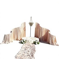 Arche de mariage en métal blanc en forme de S avec toile de fond incurvée et rideau en tissu pour événements