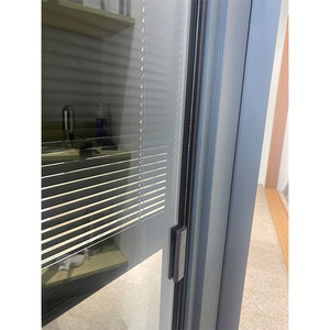 Porte pivotante double verre en aluminium intégré, stores ajourés, pour bureau, 2 pièces - Product Image 6