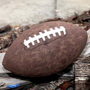 كرة تدريب كرة القدم الأمريكية الكلاسيكية ذات الطراز القديم بشعار مخصص، عالية الجودة وصديقة للبيئة، مع بطانة مطاطية متينة من البولي يوريثين - Product Image 4