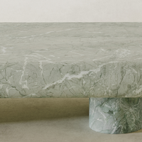 Table basse en marbre vert DH, forme de galet arrondie, dalle épaisse et solide, piédestal à double cylindre, style organique moderne pour salon