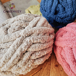 Vente Chaude Gros Stock 250 grammes Par <span class=keywords><strong>Pelote</strong></span> 100% Polyester Épais Doux Couverture Tricot Fil Chenille Chunky pour Crochet - Product Image 3