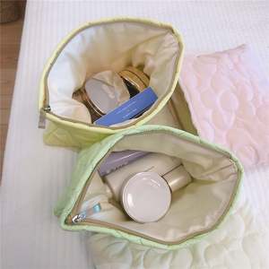 Bolsa de Mano Acolchada Multicolor con Bordado, para Mujer, Diseño Elegante, para Cosméticos y Artículos Esenciales Diarios - Product Image 5