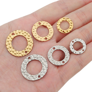 Connecteur rond martelé 15mm 20mm 25mm |   Lien circulaire à double trou en acier inoxydable plaqué or PVD 18 carats pour la fabrication de bijoux DIY - Product Image 4