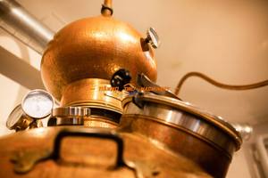 Alambic commercial en cuivre TW 100L 200L à vendre, machine à distiller l'alcool pour les distilleries - Product Image 2