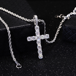 Pendentif croix serti de moissanite VVS avec certificat GRA, plaqué or sur argent sterling 925, finition fine et élégante, en promotion - Product Image 4