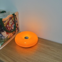 Lampe de table et murale 2-en-1, design sans fil, contrôle tactile de la luminosité, charge USB-C, lampe sculpturale en forme de donut pour la décoration de la maison
