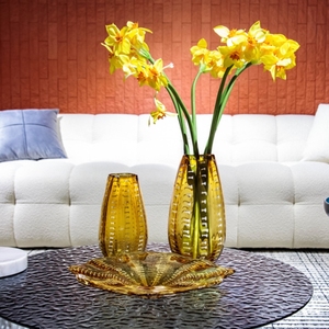 ชุดแจกันแก้วอาร์ตสีอำพันทองเป่าด้วยมือทรงไม่สมมาตรแบบทันสมัย พร้อมลวดลายจุดสีขาวนูน ตกแต่งด้วยงานแกะสลัก เหมาะสำหรับตกแต่งโรงแรม - Product Image 6