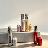 Atomiseur de parfum portable en aluminium OEM en forme de capsule, flacon rechargeable avec fenêtre inférieure, logo personnalisé