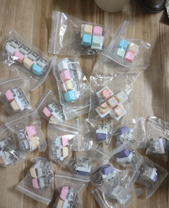 ของเล่นเค้กจำลอง TPR สำหรับตกแต่งบ้านตุ๊กตา ของเล่นบีบคลายเครียด ชีสเค้กสควิชชี่ - Product Image 5