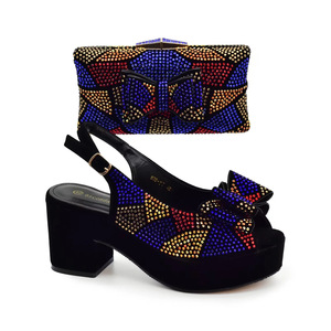 Conjunto de Zapatos y Bolsa de Novia, Parte Superior de PU, Diseño Elegante de Verano, Tacón de Cuña, Detalle de Piedras - Product Image 1