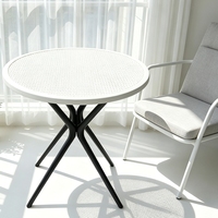 Table de patio d'extérieur pour petits espaces, imitation rotin plastique, table ronde résistante aux intempéries pour jardin, véranda, café en plein air