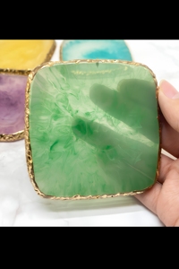 Juego de Posavasos Modernos Hechos a Mano con Resina Epoxi |   Posavasos de Estilo Ágata con Detalles Dorados, Diseño Artístico de Naturaleza Muerta, Alta Calidad - Product Image 3