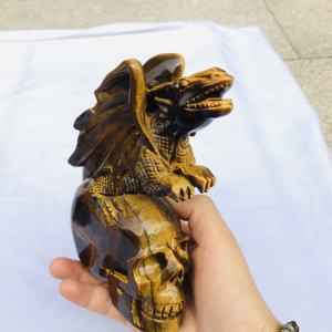 Groothandel Hoge Kwaliteit Crystal <span class=keywords><strong>Tiger</strong></span> <span class=keywords><strong>Eye</strong></span> Schedels Met Papegaai Kristal Unieke Carving Tijgeroog Standbeeld Voor Decoratie - Product Image 5