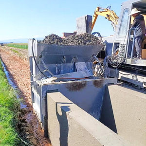 Máquina formadora de bordillos y zanjas tipo rueda Runchao RW 450 con molde deslizante hidráulico automático para aplicaciones en carreteras - Product Image 3