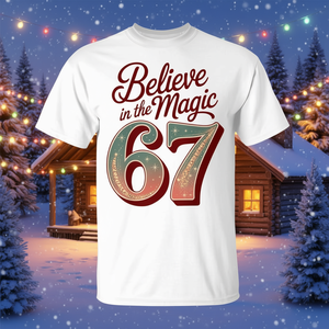 T-shirt de Noël « Believe In The Magic 67 » au design rétro - Product Image 3