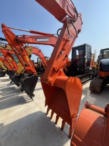 Used HITACHI ZX70 6Ton Crawler Excavator with Core Gearbox Components In-Stock for Sale ZX70-3 ZX70-5A - Product Image 4