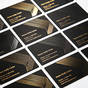Tarjeta de presentación de cartulina negra mate, con logotipo en relieve con patrón geométrico dorado personalizado, para marcas corporativas de alta gama. - Product Image 1