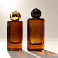 Vente en gros de flacons de parfum en verre givré personnalisés de 100 ml, couleur personnalisée, bouchon sphérique doré de luxe, vaporisateur portable rechargeable pour les voyages