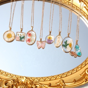 Bohemian kalung bunga aster mawar wanita, Kalung kupu-kupu bunga cetak kering Resin Vintage - Product Image 2