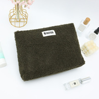 Pochette cosmétique en polaire Teddy, 4 tailles, douce et moelleuse, avec fermeture éclair, trousse de maquillage portable, sac de rangement pour articles de toilette de voyage, étui de rangement personnalisé avec logo
