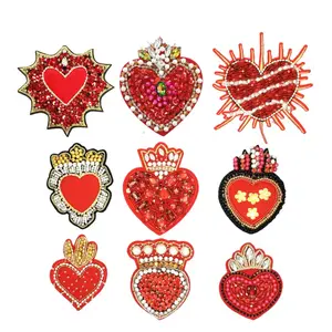 Vente chaude Perlé À La Main Strass Coeur Couronne Applique Perlé Broderie Patch pour Vêtements