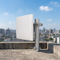 Antenne panneau 700-4000 MHz, gain 5/8 dBi, 50 ohms, connecteur N femelle, aluminium blanc, montage mural/sur poteau