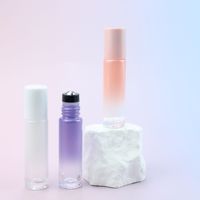 Flacons à bille en verre de 10 ml de couleur personnalisée, flacons cosmétiques vides avec bouchon en aluminium pour les soins de la peau