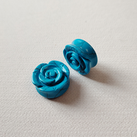 QXB Boucles d'oreilles classiques pour femmes, sculptées à la main, en turquoise bleue et pierre naturelle, type plug et tunnel, pour fêtes et cadeaux d'anniversaire