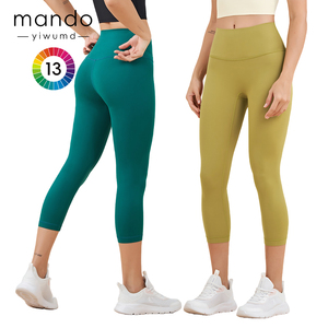 Leggings de yoga <span class=keywords><strong>capri</strong></span> taille haute en tissu premium nylon et élasthanne pour femmes, leggings de <span class=keywords><strong>sport</strong></span> pour gym, pilates, tennis, 3/4 leggings avec poches - Product Image 1