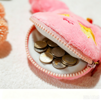 Porte-monnaie en peluche portable personnalisé avec poche zippée unique, design brodé personnalisé à suspendre, pour ranger pièces de monnaie et clés