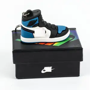Venta al por mayor de fábrica PVC/caucho 3D zapatos Sneaker llavero con Mini caja