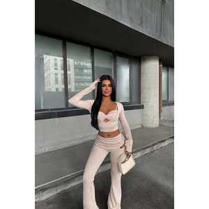 Ensemble de pantalon et veste crème pour femmes - Product Image 1